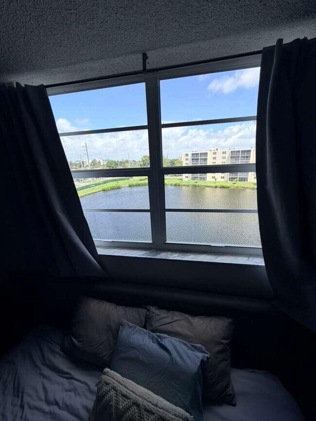 Building Photo - 301 SE 3rd St