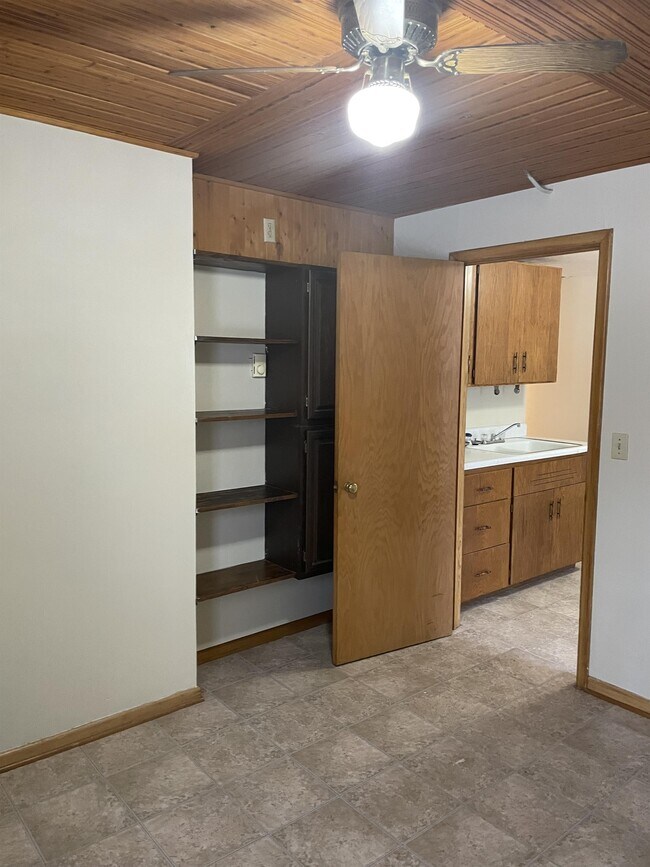 Building Photo - 1325 9th St S