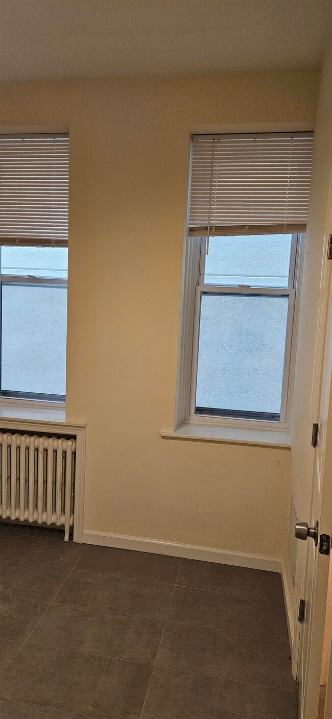 Building Photo - 327 Jackson St