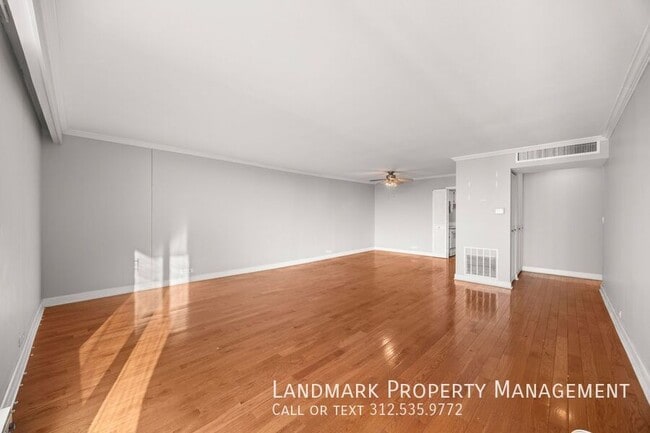 Building Photo - 6033 N Sheridan-Unit 35D