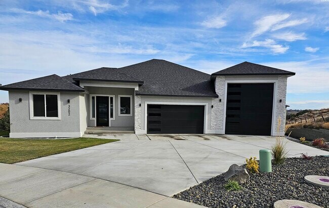 Primary Photo - Rambler/Basement with Territorial Views