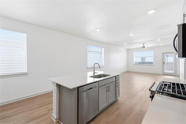Building Photo - 515 Millbrook Blvd