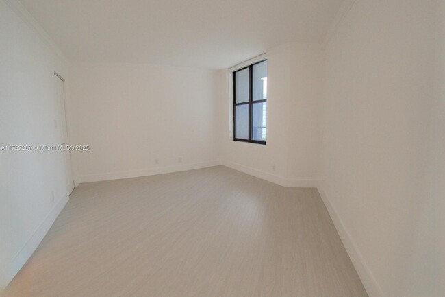 Building Photo - 18181 NE 31st Ct