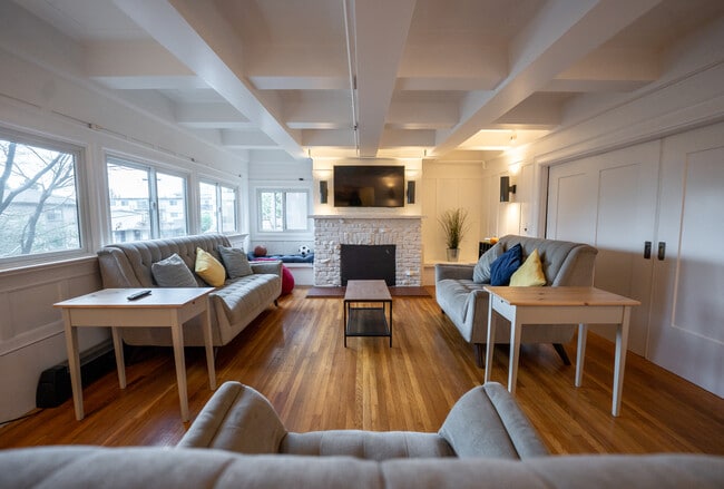 Building Photo - 2335 Warring