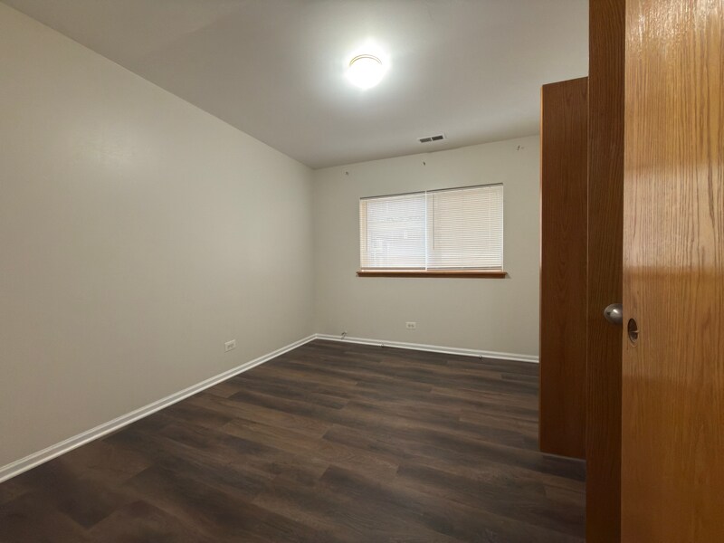 Building Photo - 6812 S East End Ave