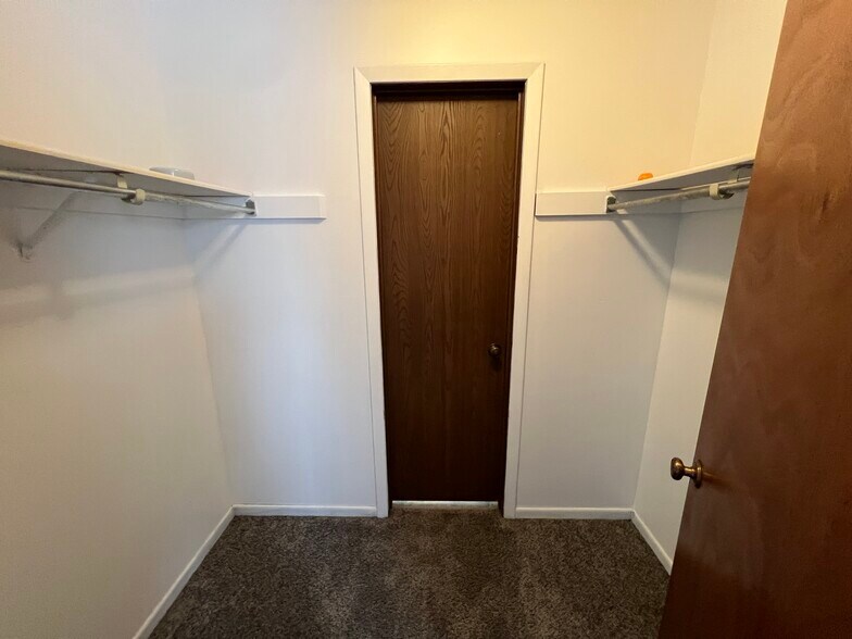 Building Photo - 2106 Valleyhigh Dr NW