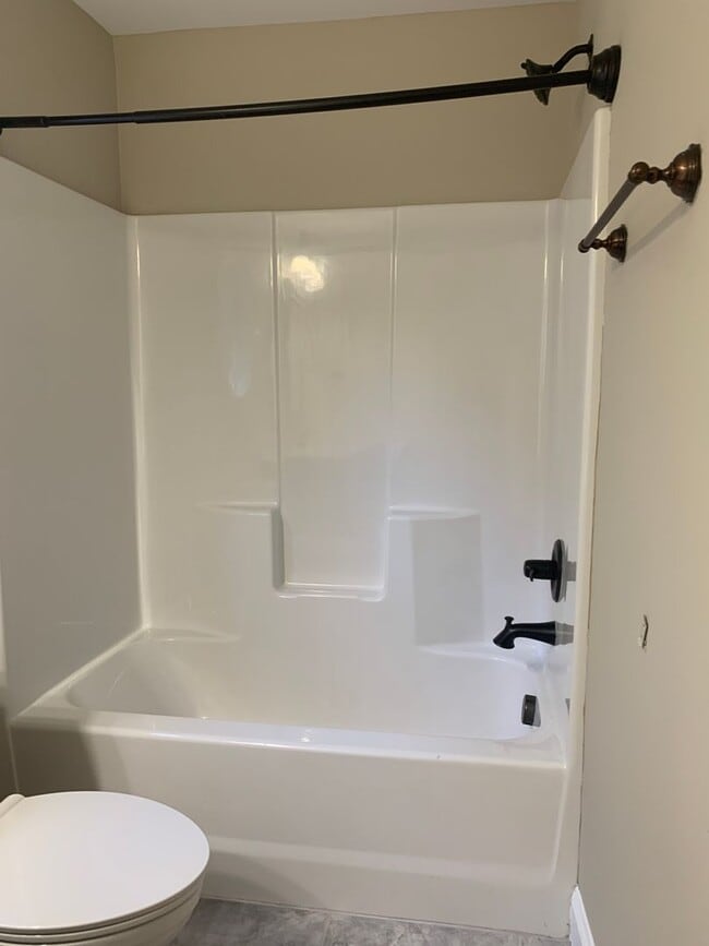 Building Photo - Amazingly Spacious Residence, Available Now!