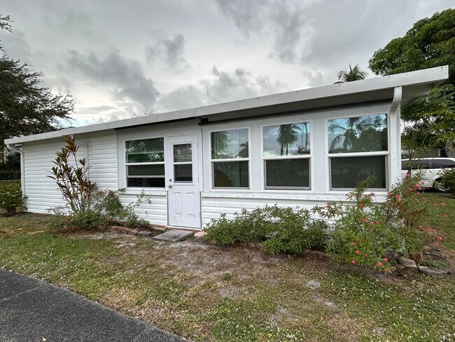 Building Photo - 12375 S Military Trl