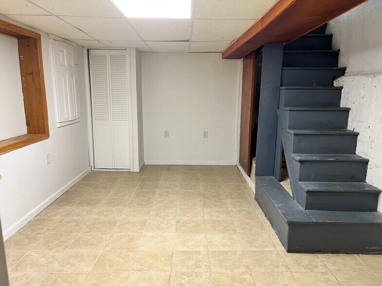 Building Photo - 2408 S Sartain St