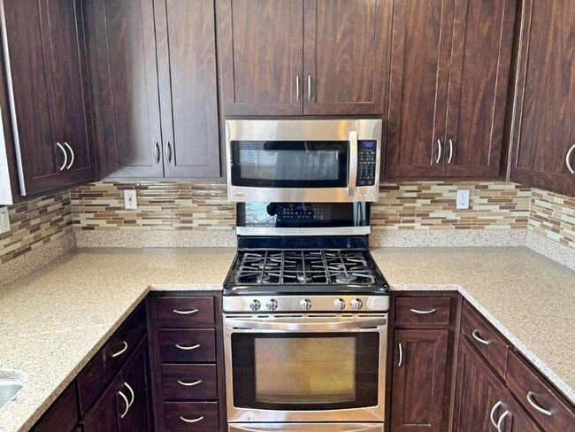 Building Photo - Modern 4 Bedroom 3 Bath Close to Marina Suisun City *Star Rentals