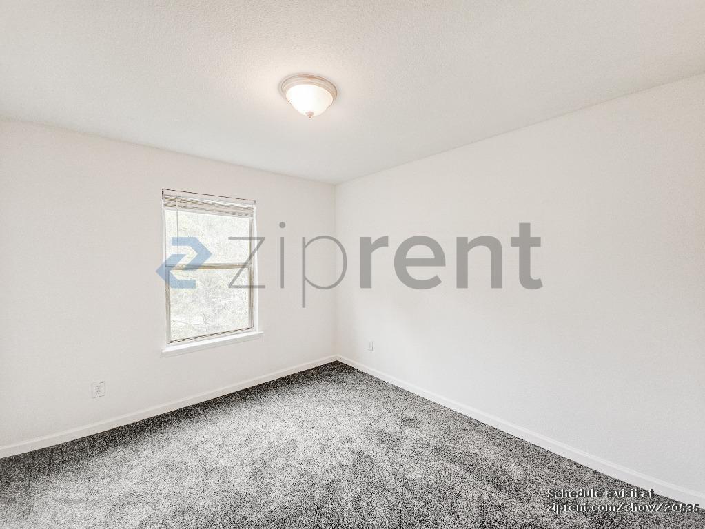Building Photo - Unit