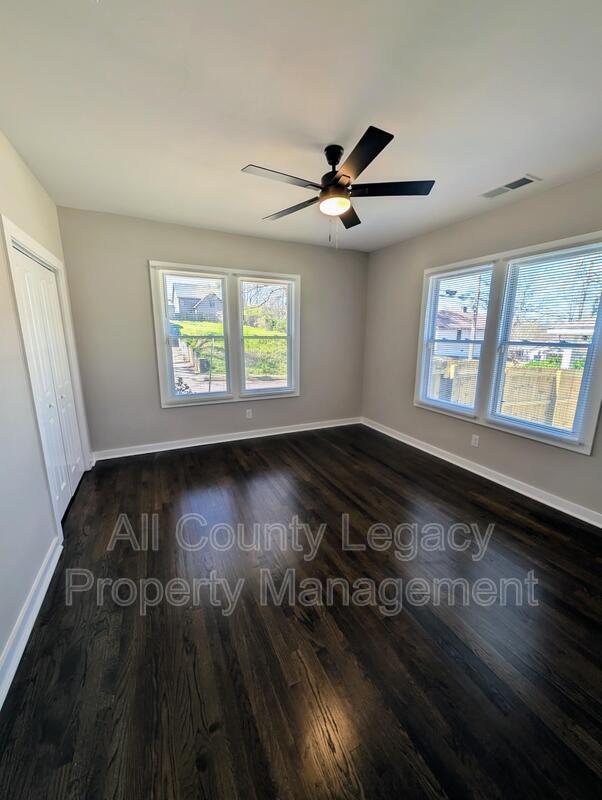 Building Photo - 940 Martin St SE