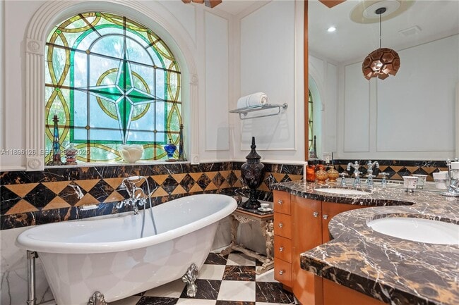 Building Photo - 5801 Pine Tree Dr