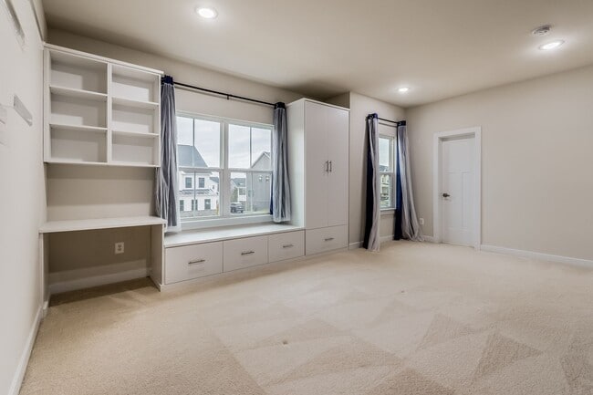 Building Photo - 2023 Hartland Stunner—6BR with 3-Car Garage