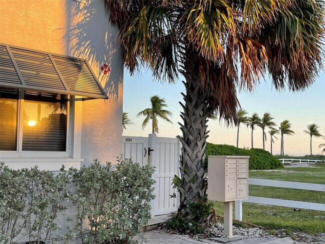 Building Photo - 4564 El Mar Dr