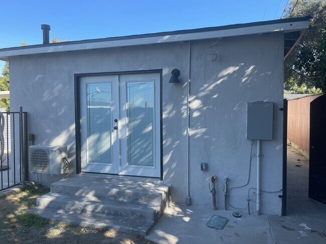 Primary Photo - 9104 Cedargrove Ave