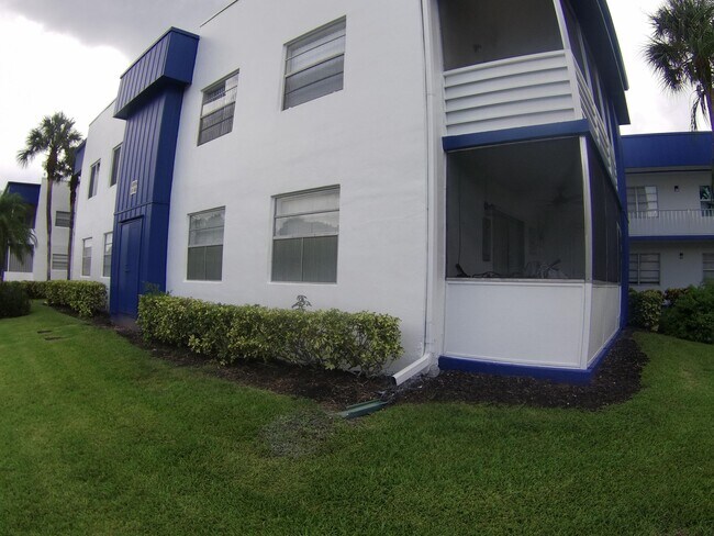 Building Photo - 980 Normandy U