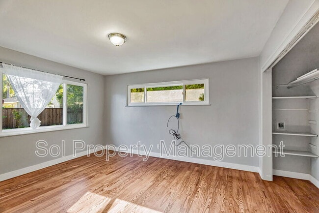 Building Photo - 1401 Laurent St