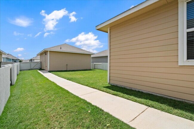 Building Photo - 330 Hortus Dr