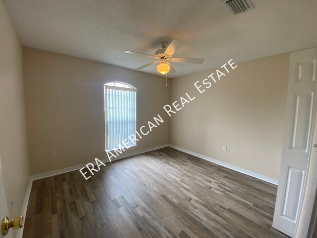 Building Photo - 6909 Leisure St