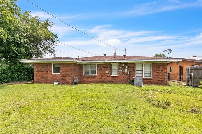 Building Photo - 2228 SW 61st Terrace