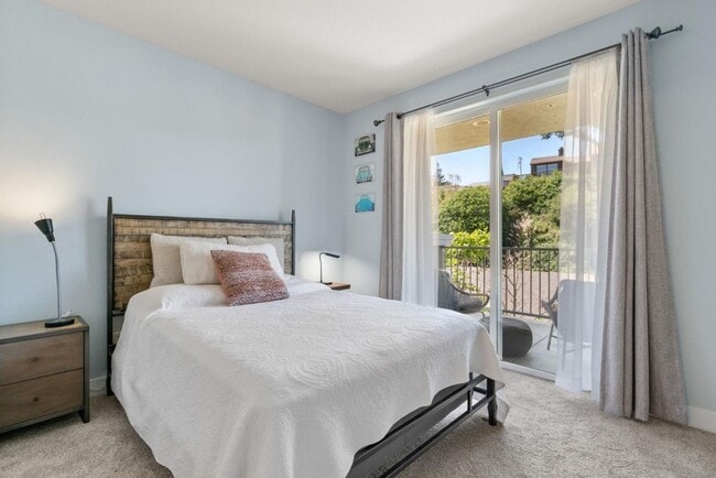 Building Photo - Luxury condo in the heart of downtown Santa Cruz!