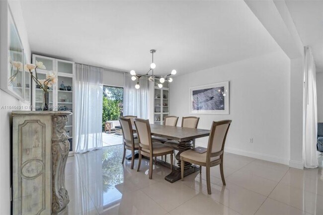 Building Photo - 3 bedroom in North Miami Beach FL 33179