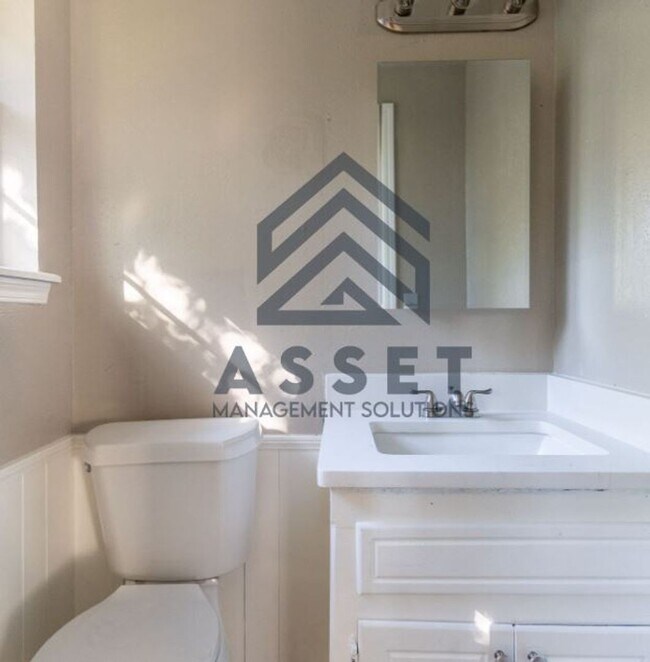 Building Photo - Charming 5 Bedroom Home Available for Lease or Rent to Own!