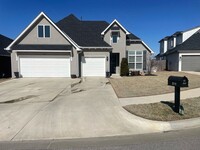 Building Photo - This beautiful two story home is located i...