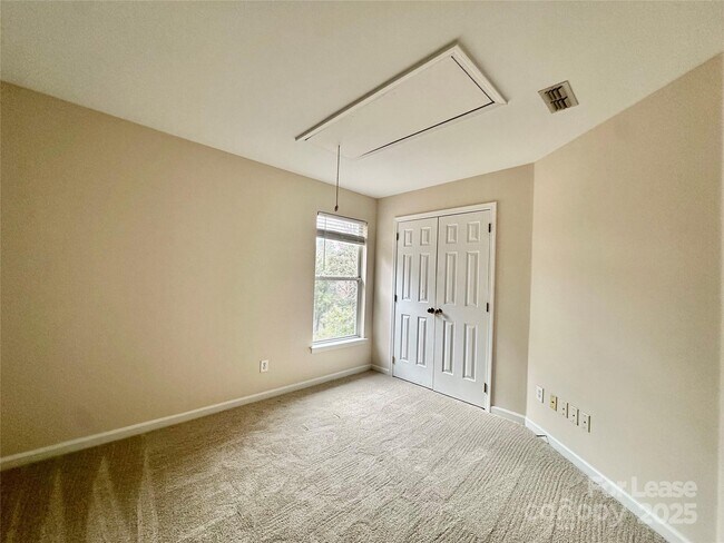 Building Photo - 126 Lake Davidson Cir