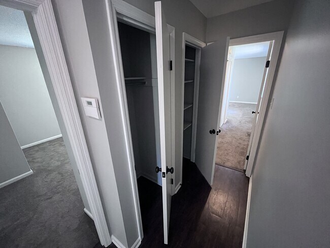 Building Photo - 215 Berkshire Cir