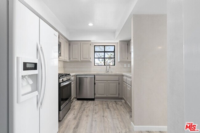 Building Photo - 1250 Amherst Ave