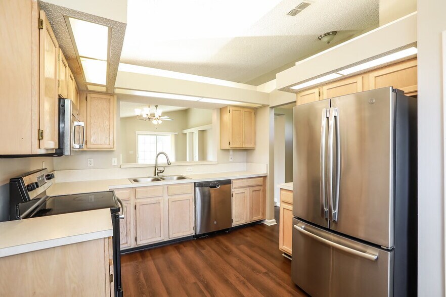 Building Photo - 7410 Carriage Side Ct