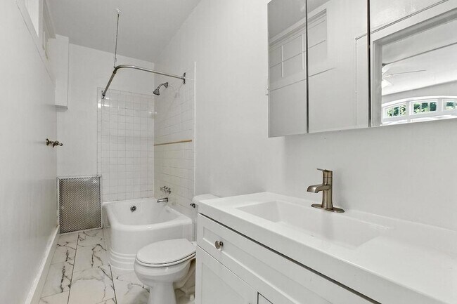 Building Photo - 149 Central Dr