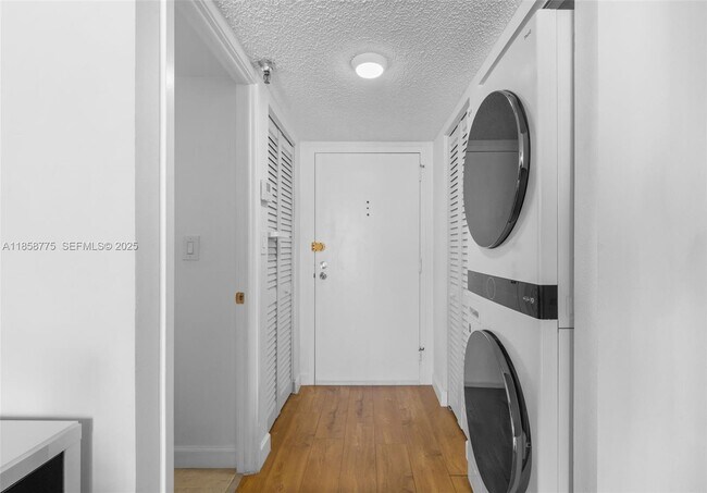 Building Photo - 290 174th St St