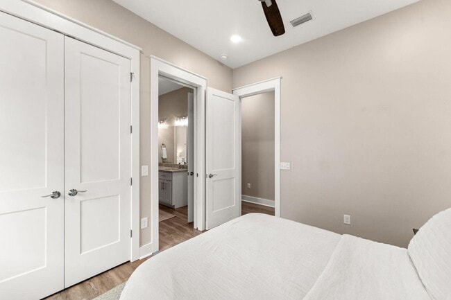 Building Photo - 156 Summer Breeze Ln