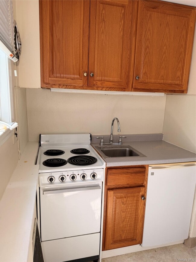 Building Photo - 10 Quelch Ave