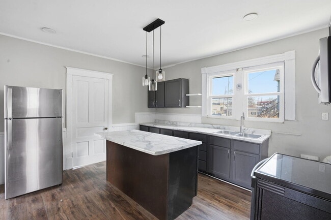 Building Photo - 1405 7th Ave