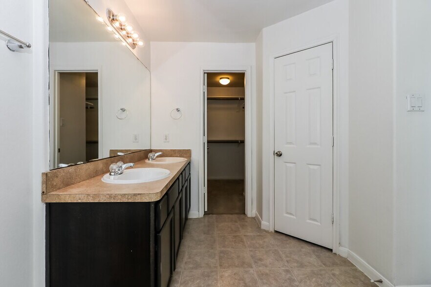 Building Photo - 3319 Allington Ct