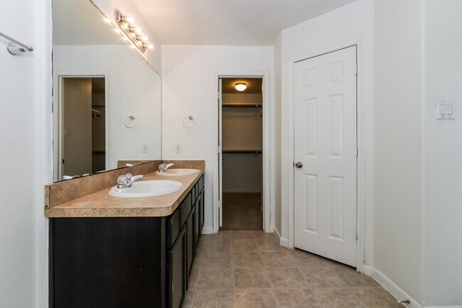 Building Photo - 3319 Allington Ct