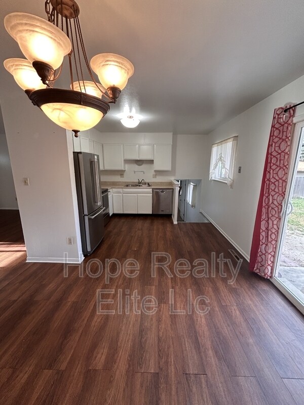 Building Photo - 1106 Querida Dr