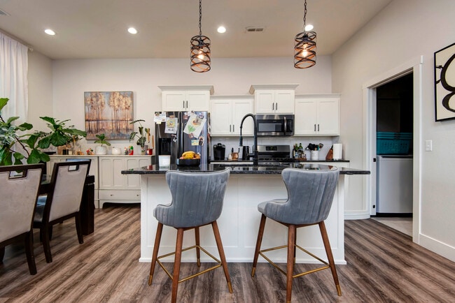 Building Photo - 2382 Athens St