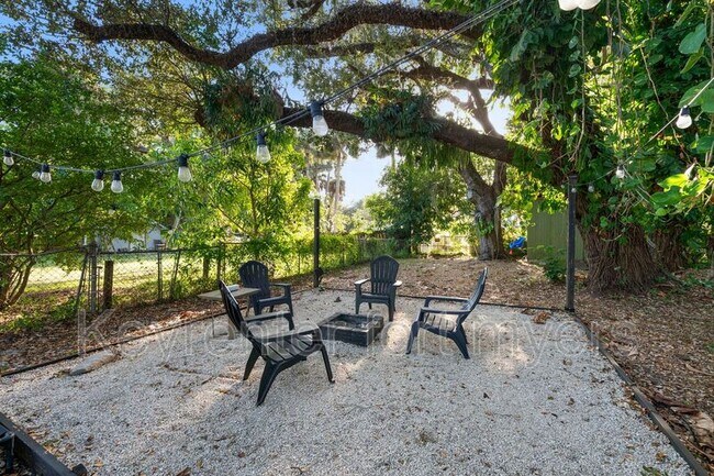 Building Photo - 236 Delray Ave