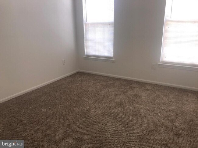 Building Photo - 901 Woodbridge Ct