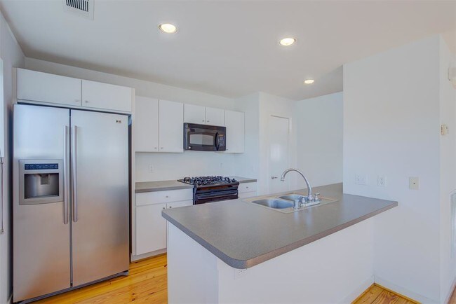 Building Photo - 3212 Yellowstone Blvd