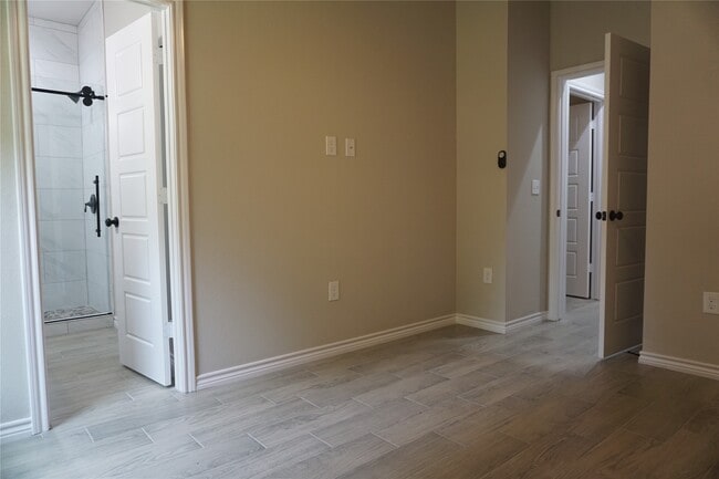 Building Photo - 11514 Persimmon St