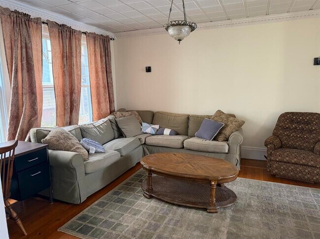 Building Photo - 72 Pawling Ave