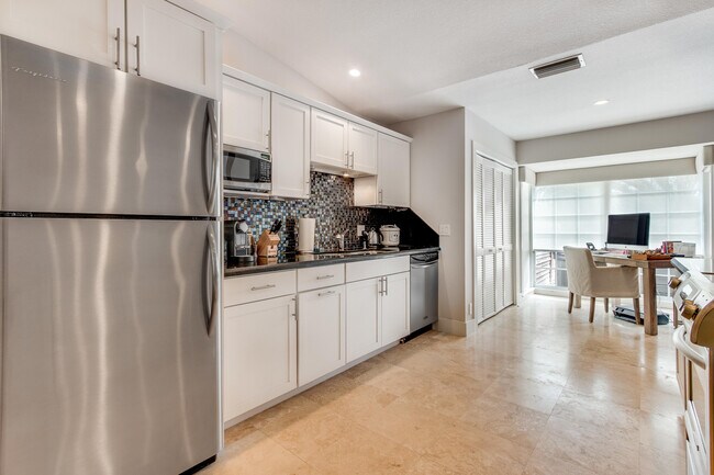 Building Photo - 2312 Las Casitas Dr