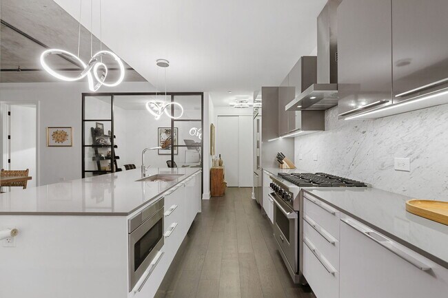 Building Photo - 111 S Peoria St