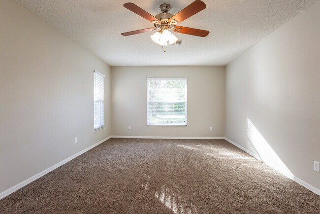 Building Photo - 80 Lake Daisy Blvd